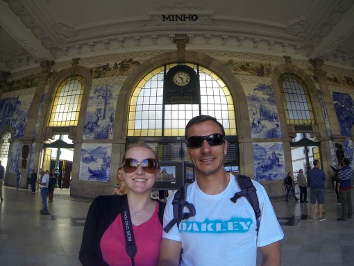 A Estação São Bento é um dos lugares onde você encontra os famosos azulejos portugueses. É linda.