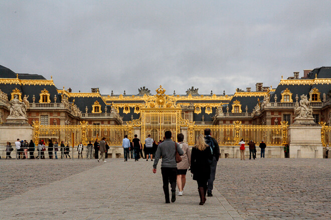 Entrada do Palácio de Versalhes Paris - portões dourados