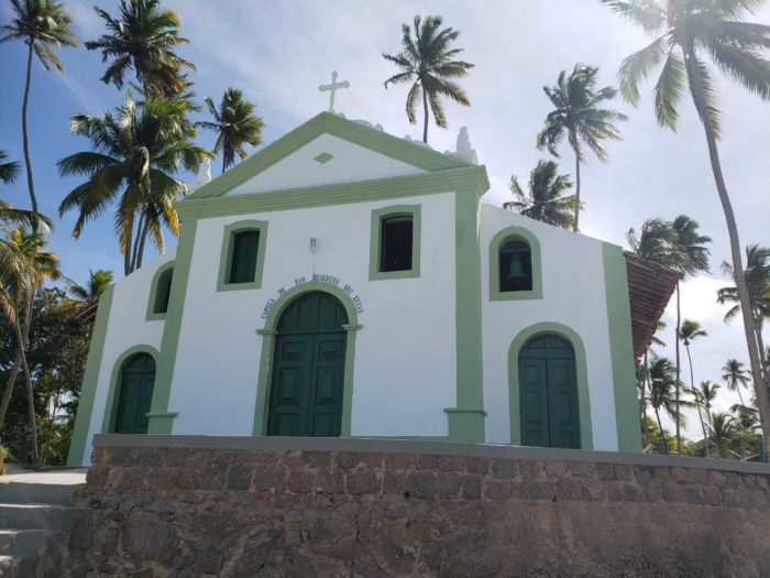 Capela de São Benedito vista da areia